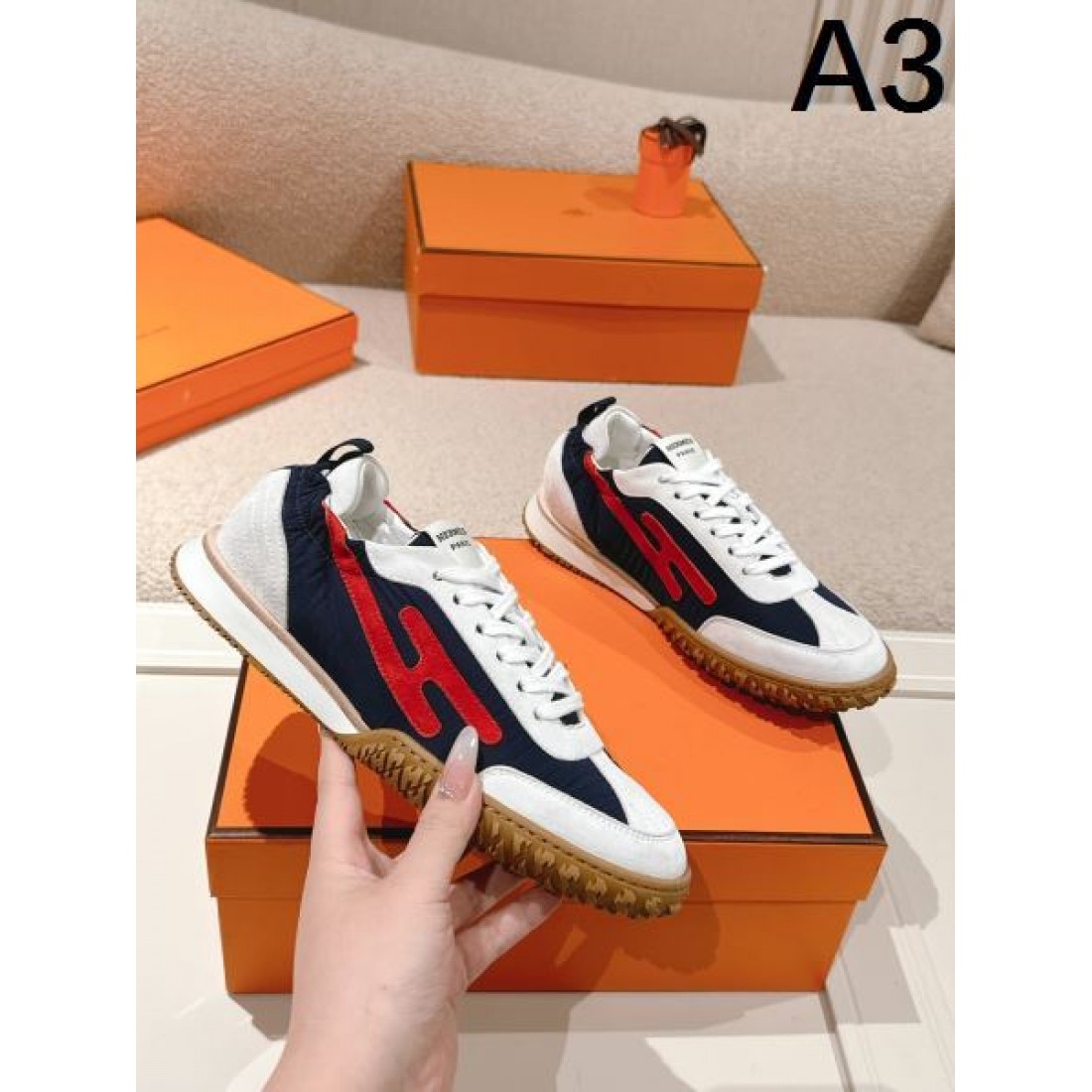 シンプルで軽やかな印象の HERMES エルメス コピー スニーカー が話題