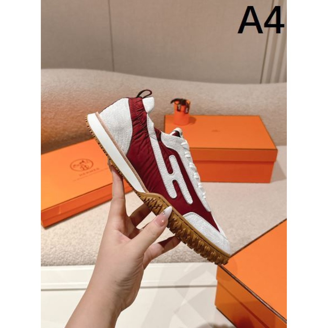  スタイルを格上げする HERMES エルメス コピー スニーカー 魅力的な存在感