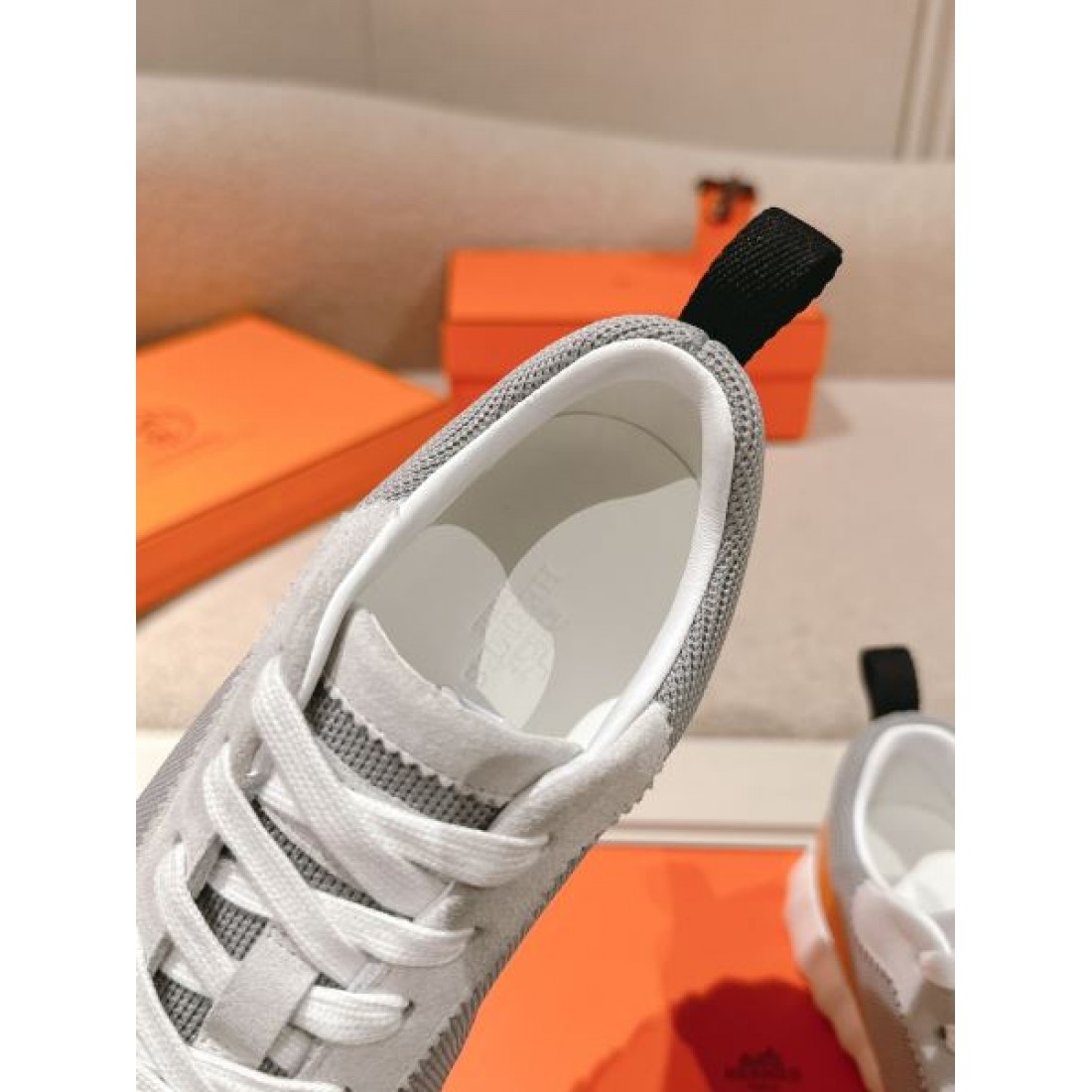 高級感と快適さを両立した HERMES エルメス コピー スニーカー が選ばれる