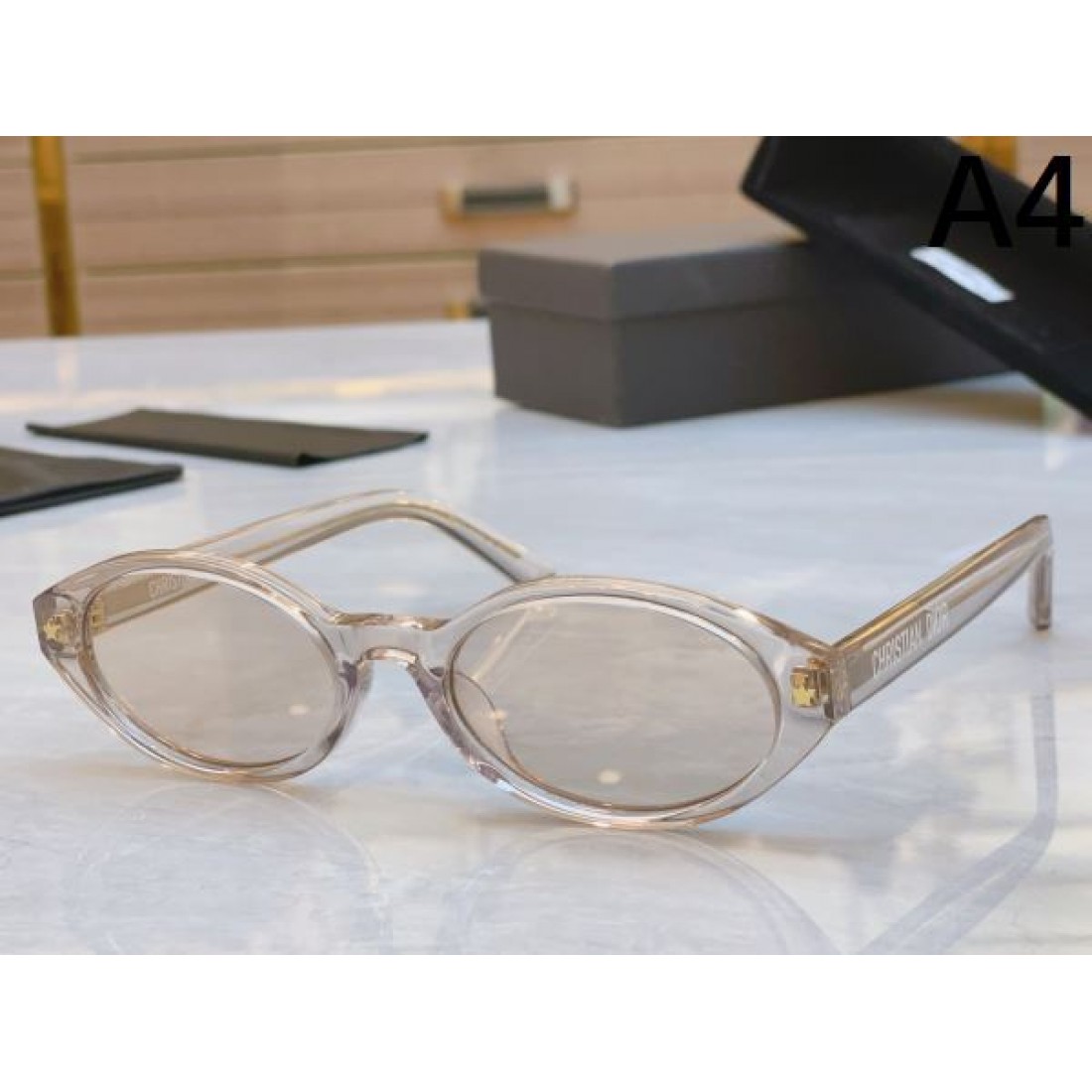 DIOR ディオール スーパー コピー サングラス 軽やかでフェミニンな印象に