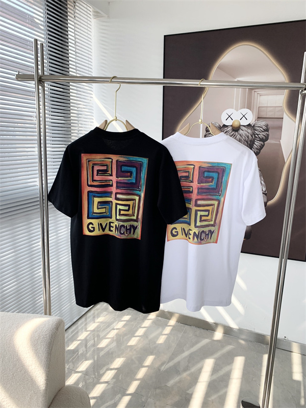 アート感あふれる個性派デザイン、GIVENCHY ジバンシィ コピー Tシャツ