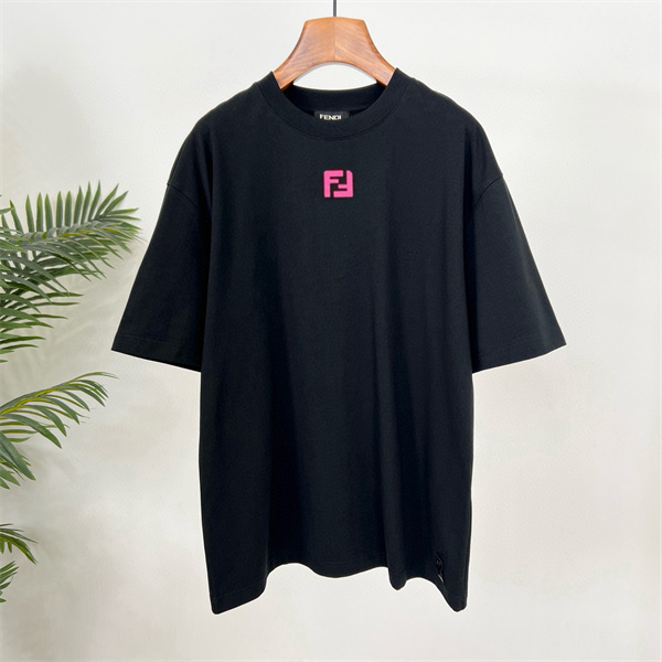 シンプルで洗練された魅力、FENDI フェンディ コピー Tシャツ