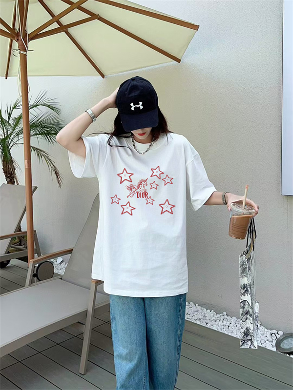   可愛らしさと上品さを兼ね備えた、ディオール コピー Tシャツ