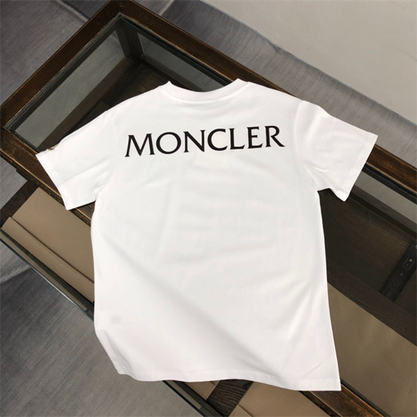 シンプルで上品な魅力を引き立てる、モンクレール コピー Tシャツ
