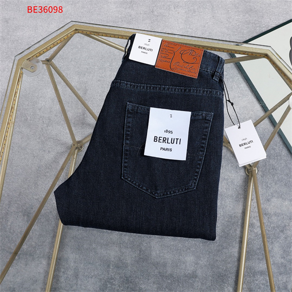 洗練された大人スタイルを演出する、ベルルッティ コピー デニムパンツ