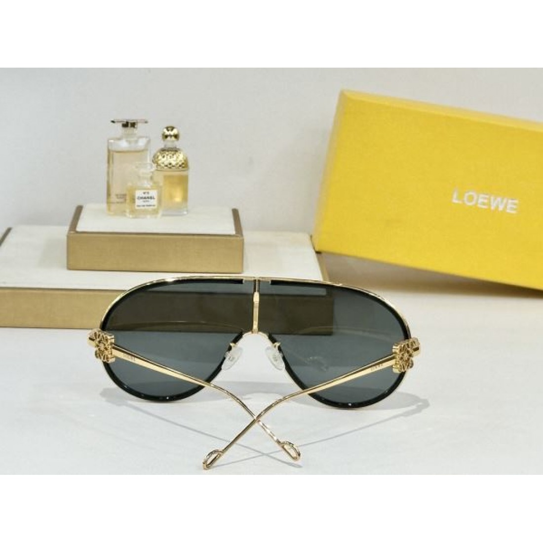 洗練された雰囲気 LOEWE ロエベ コピー サングラス 一点投入で旬顔,