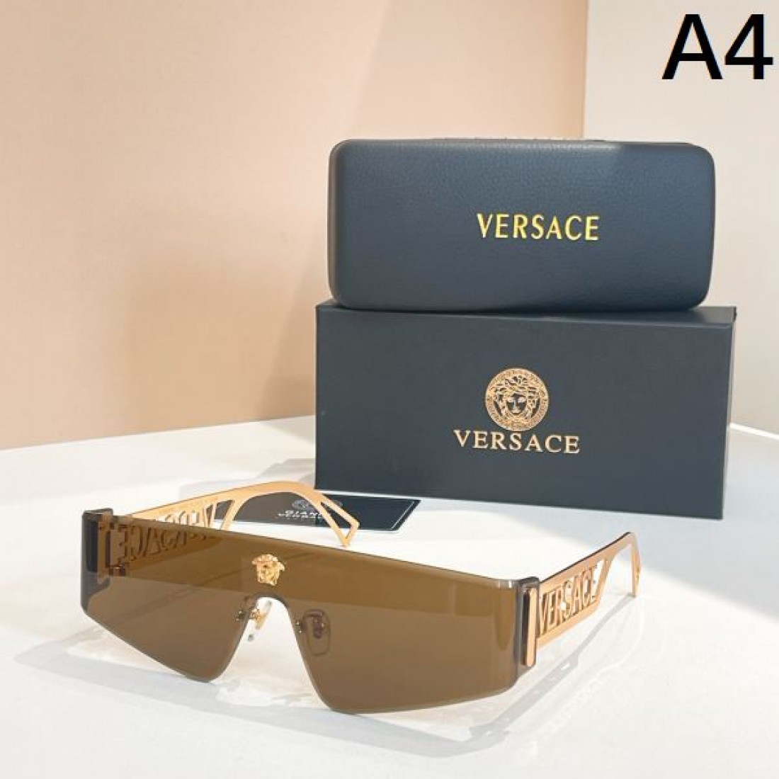 華やかでモードな VERSACE ヴェルサーチェ コピー サングラス 個性を表現する一本