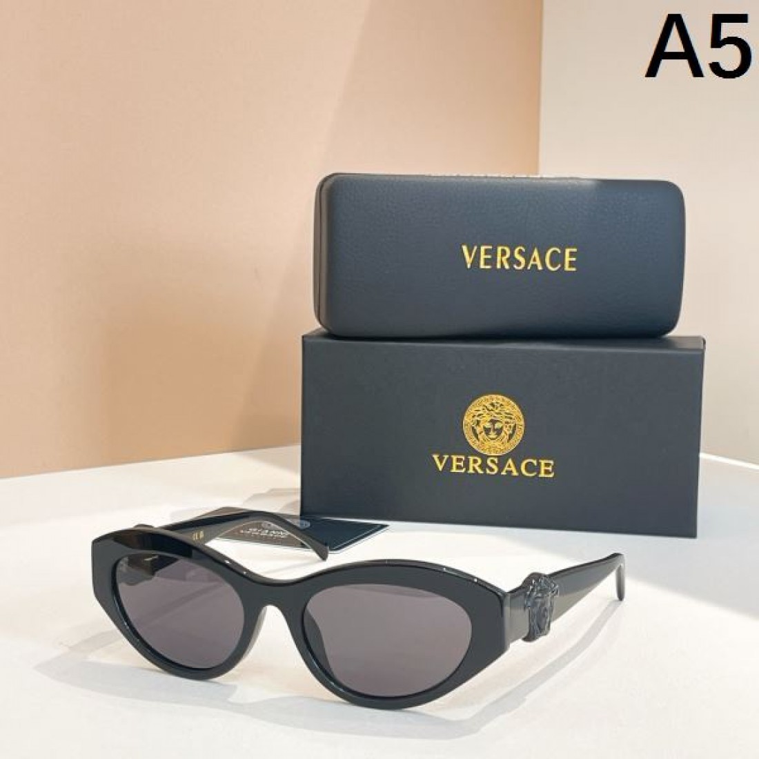 華やかでダイナミックな VERSACE ヴェルサーチェ コピー サングラス