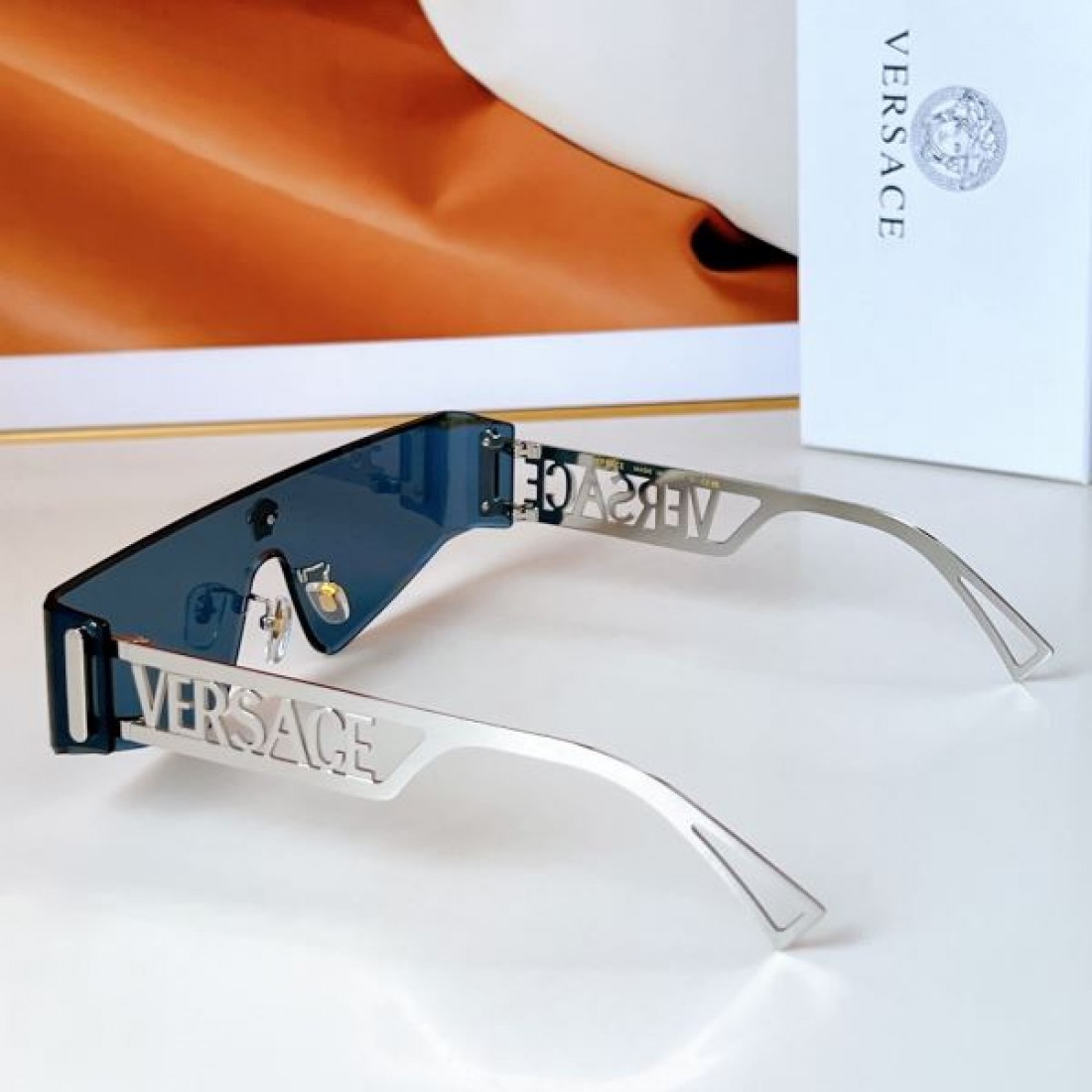 華麗 存在感のある VERSACE ヴェルサーチェ コピー サングラス 
