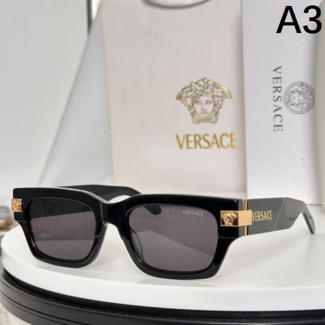 力強く洗練された スタイル ヴェルサーチェ コピー サングラス VERSACE