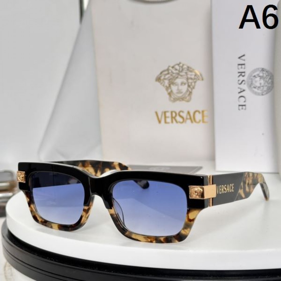 力強く洗練された スタイル ヴェルサーチェ コピー サングラス VERSACE