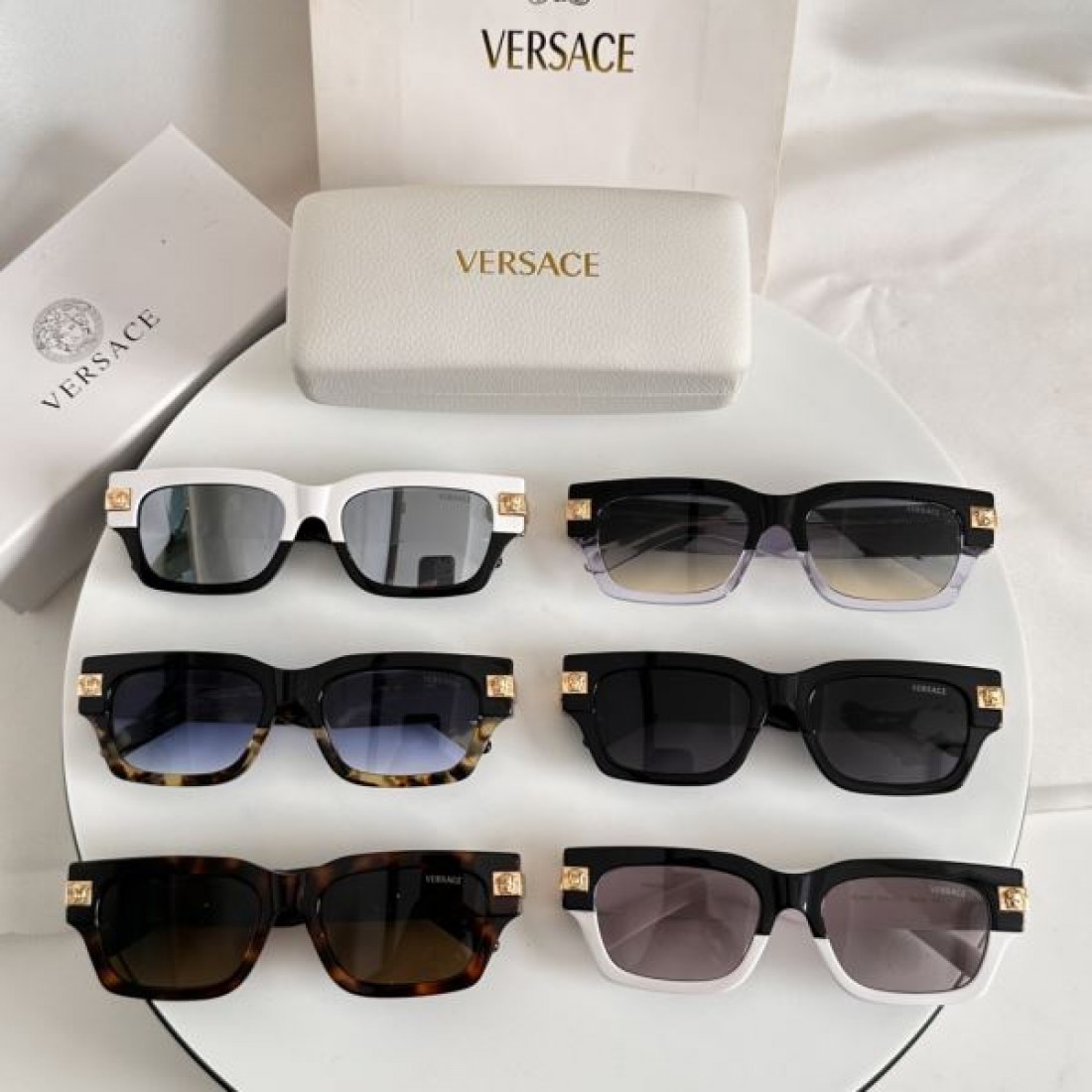 力強く洗練された スタイル ヴェルサーチェ コピー サングラス VERSACE
