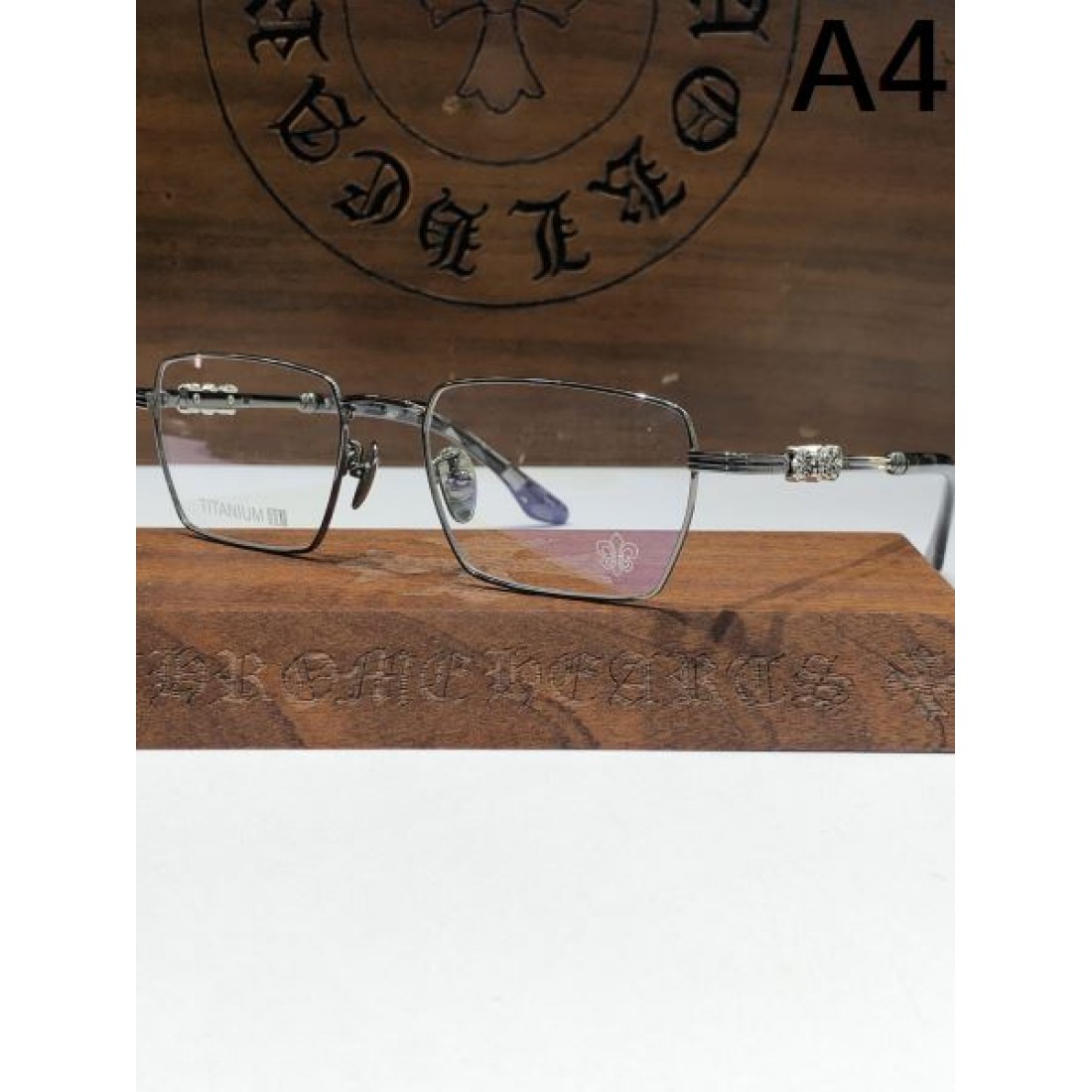 CHROME HEARTS 鮮烈 エッジィな クロムハーツ コピー 透明サングラス