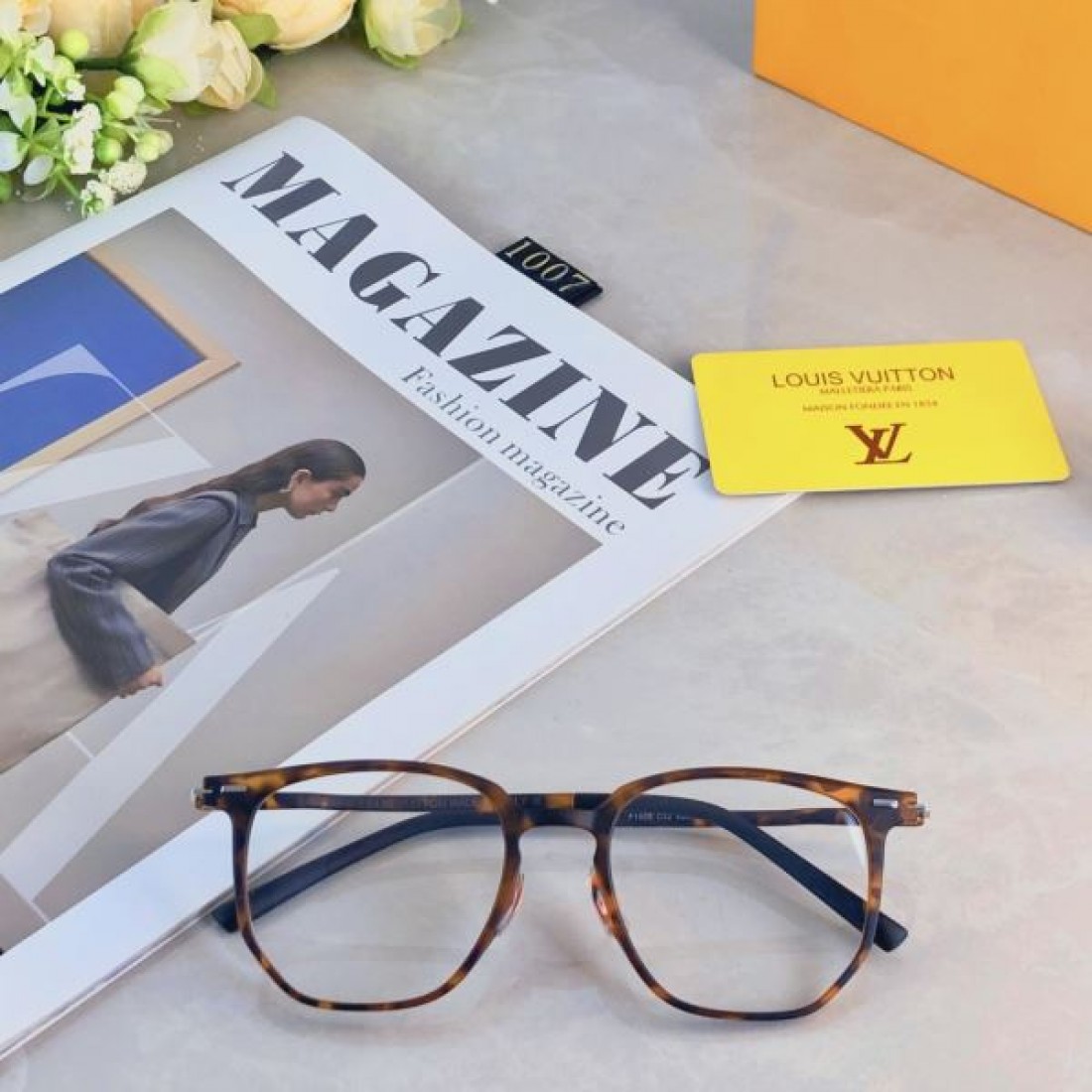 上品 LOUIS VUITTON 知的な雰囲気漂う ルイヴィトン コピー 透明サングラス