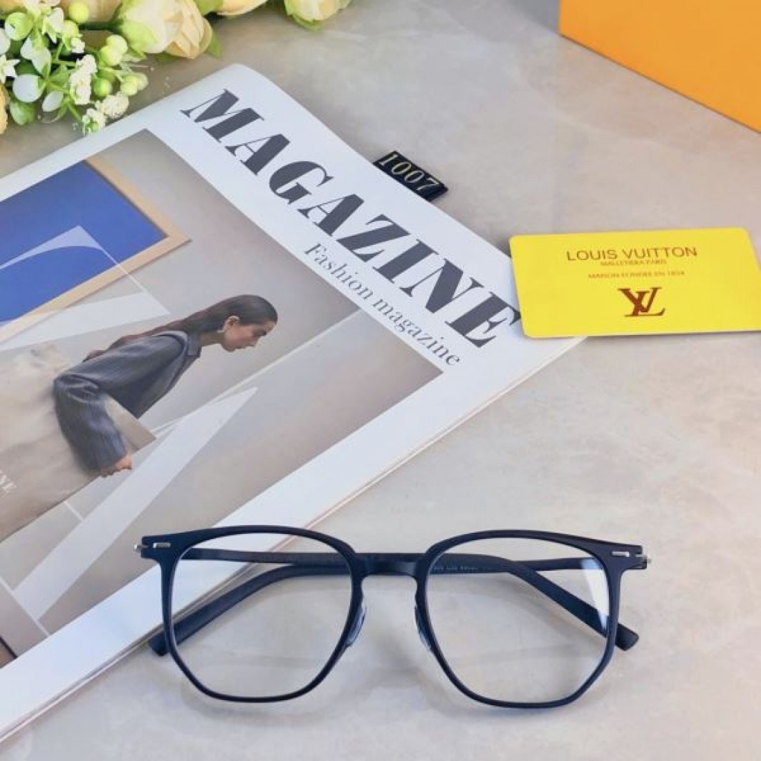 上品 LOUIS VUITTON 知的な雰囲気漂う ルイヴィトン コピー 透明サングラス