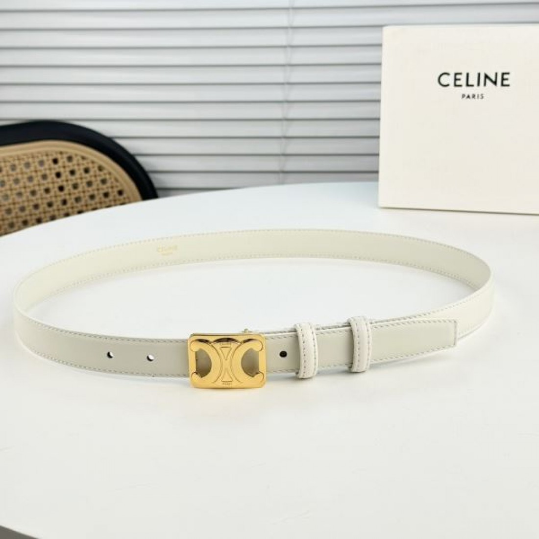 注目度抜群の CELINE セリーヌ コピーベルト モダンで優雅に