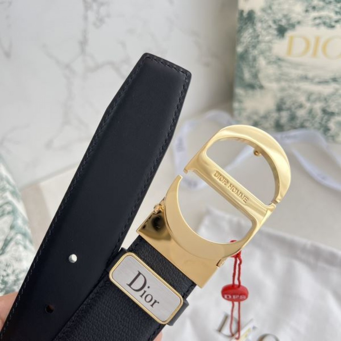 ディオール スーパーコピー ベルト で上品 ラグジュアリーな DIOR