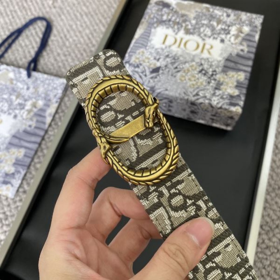 DIOR ディオール スーパーコピー ベルトスタイリッシュかつ 上品な印象