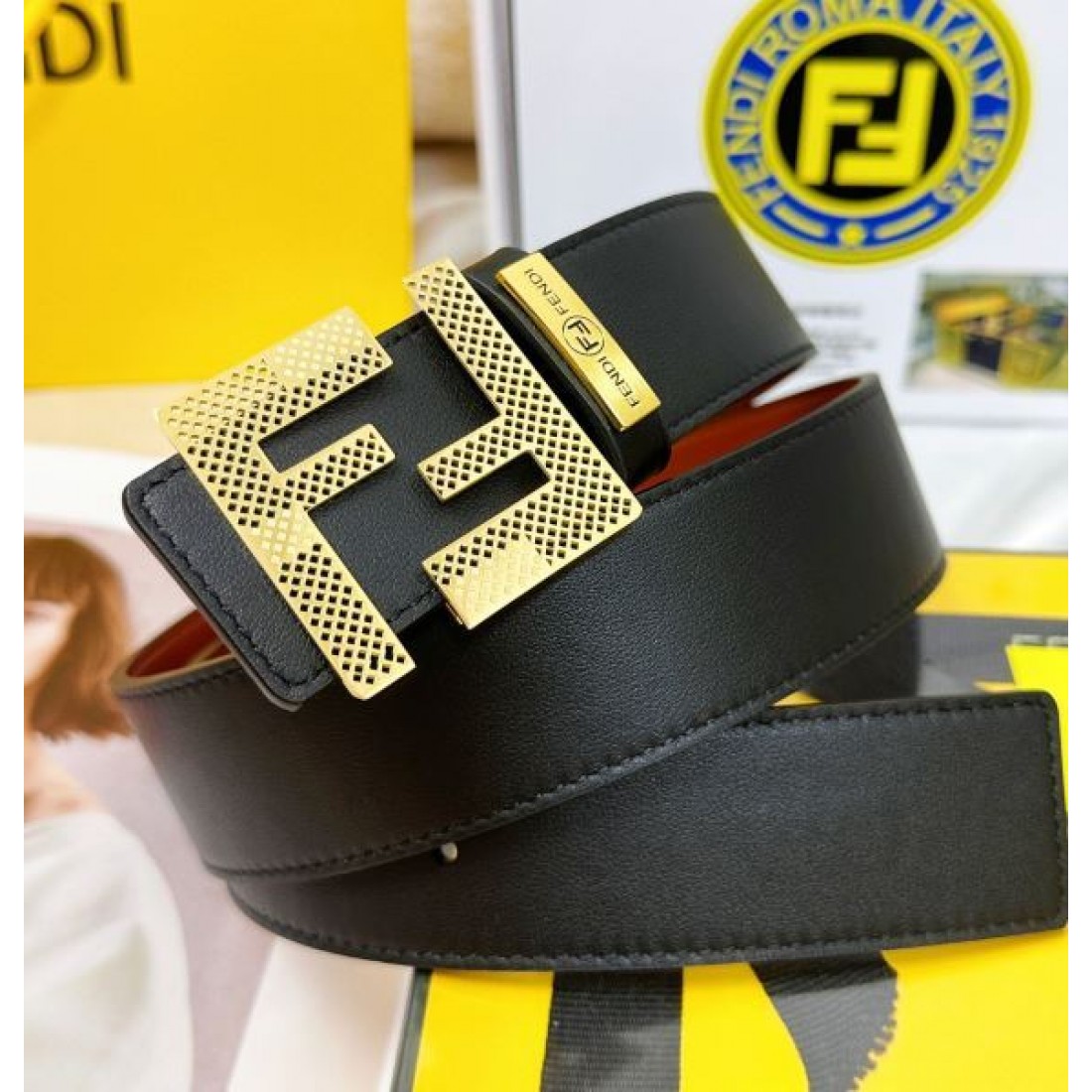 スタイリッシュ 大人っぽい雰囲気の FENDI フェンデイ コピー ベルト