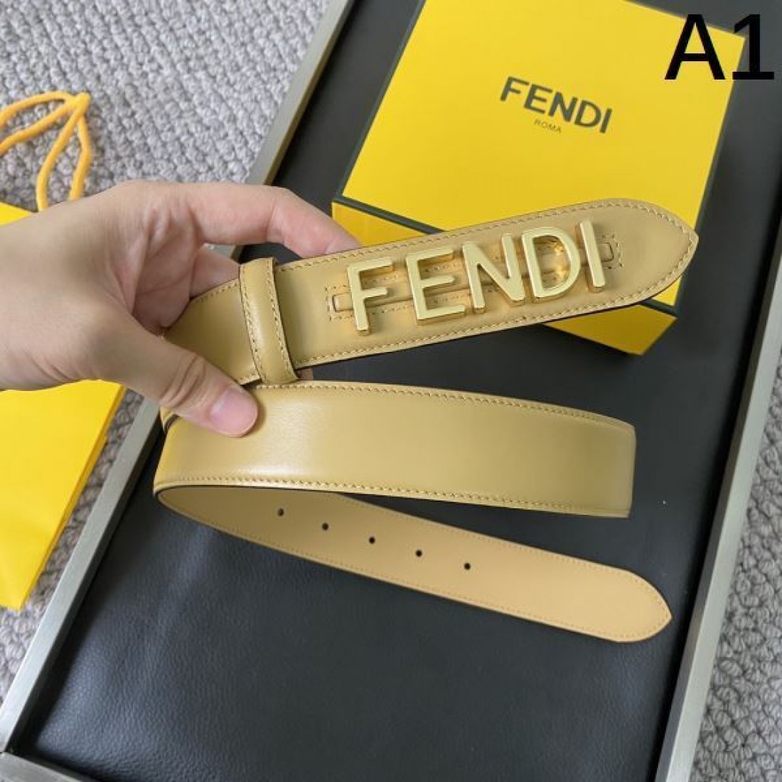 存在感のある FENDI モダン クラシカルな フェンデイ コピー ベルト