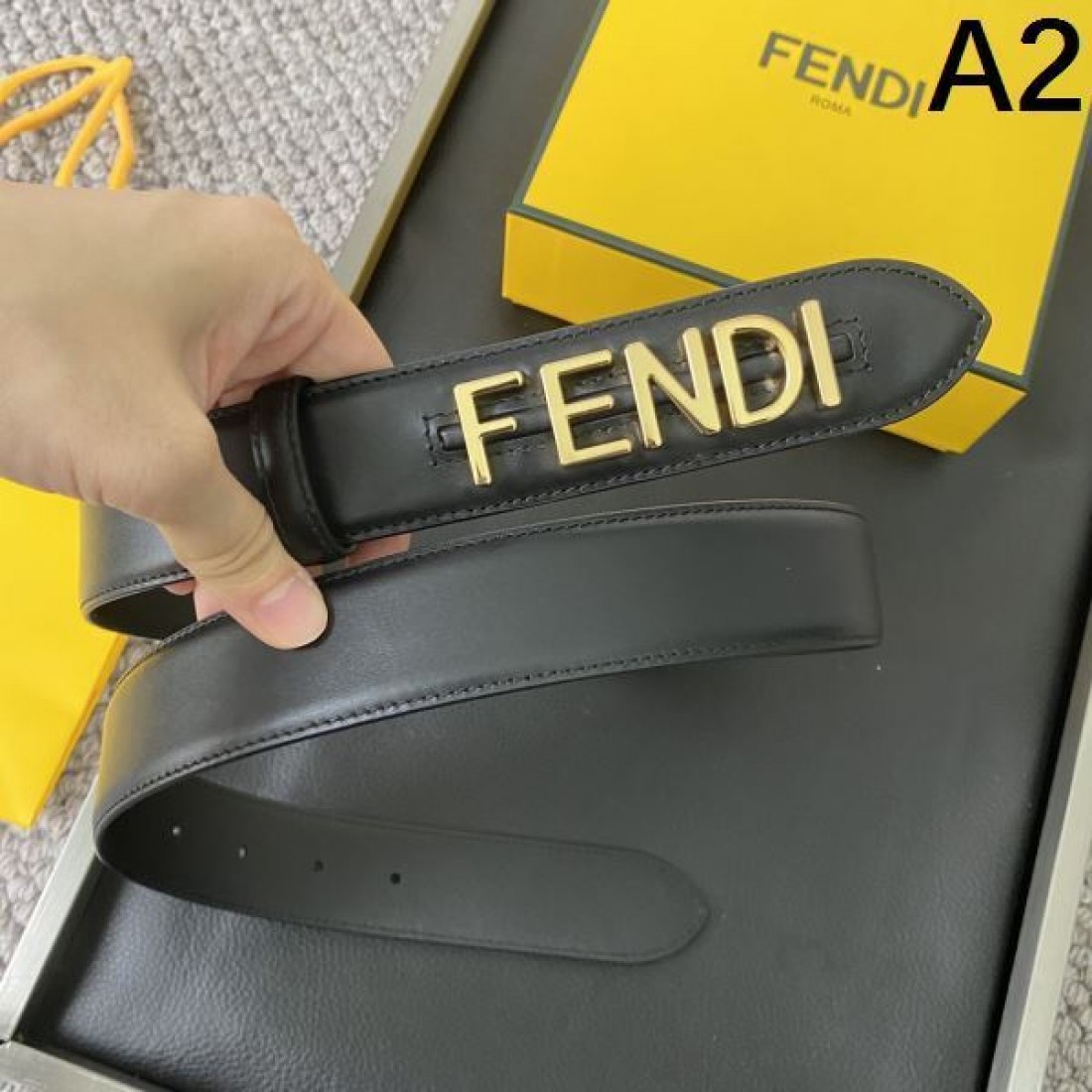  存在感のある FENDI モダン クラシカルな フェンデイ コピー ベルト