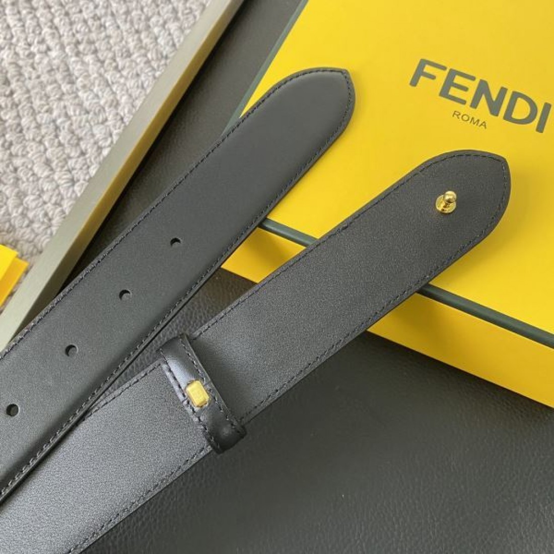  存在感のある FENDI モダン クラシカルな フェンデイ コピー ベルト