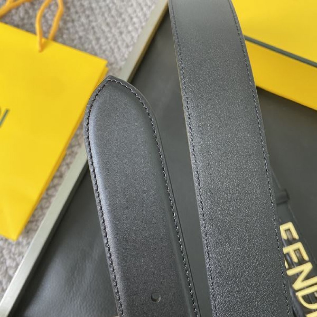  存在感のある FENDI モダン クラシカルな フェンデイ コピー ベルト