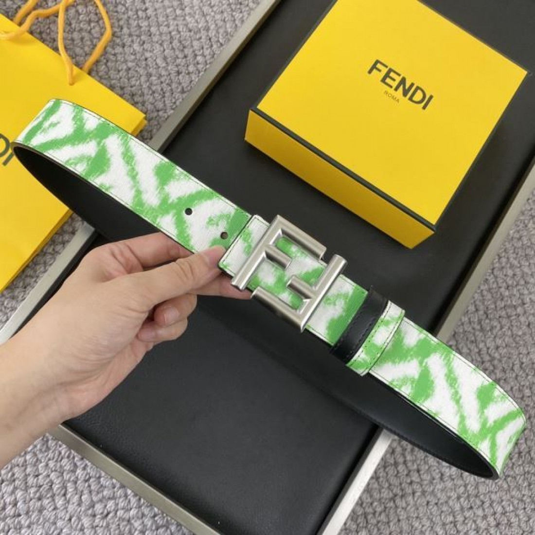 フェンデイ コピー ベルト 高級感 洗練された 上品な印象 FENDI