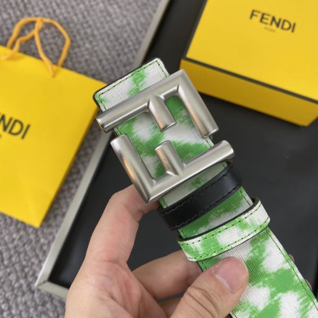 フェンデイ コピー ベルト 高級感 洗練された 上品な印象 FENDI