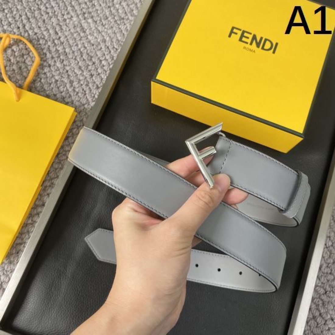 上質感あふれる FENDI ユニセックスな フェンデイ スーパー コピー ベルト
