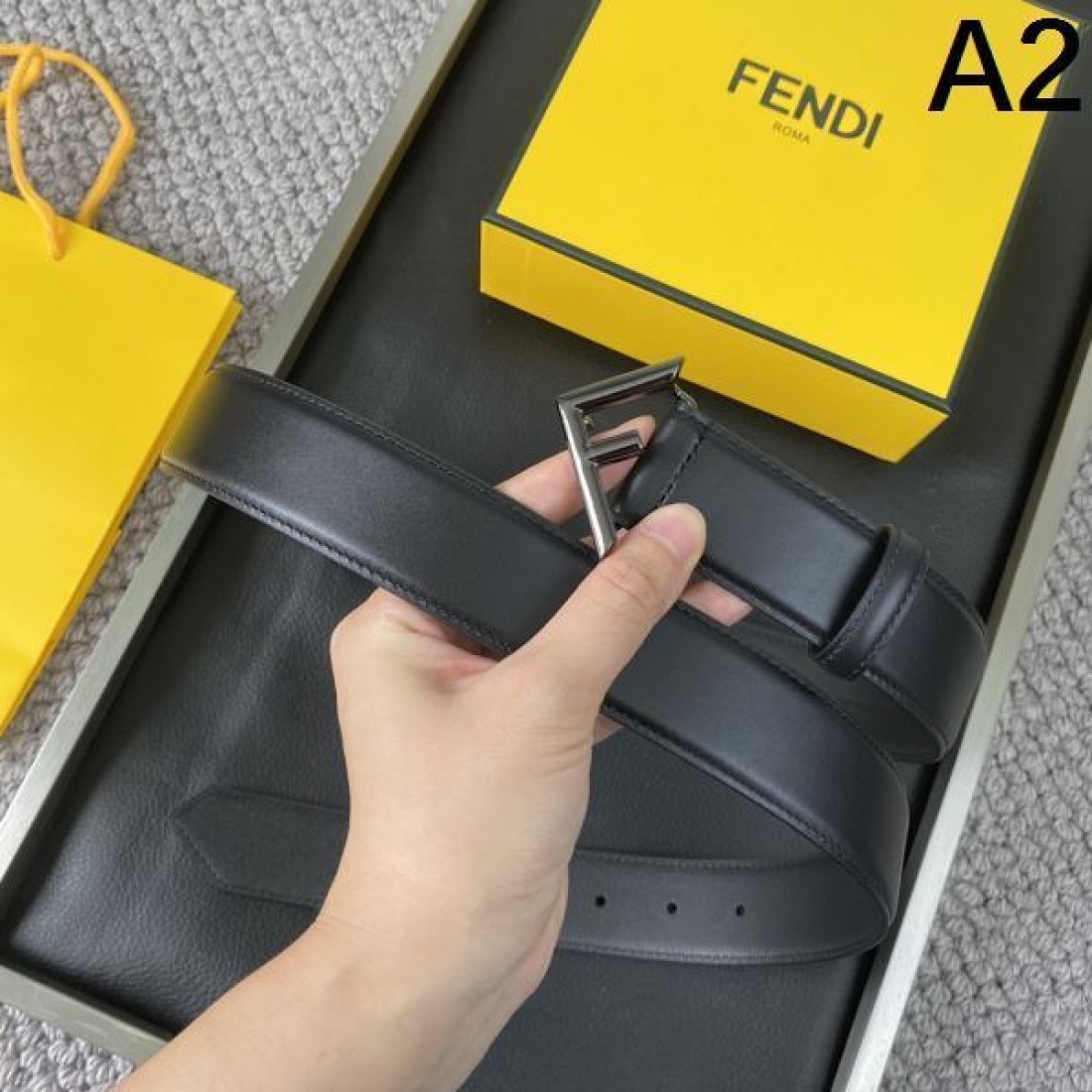 上質感あふれる FENDI ユニセックスな フェンデイ スーパー コピー ベルト