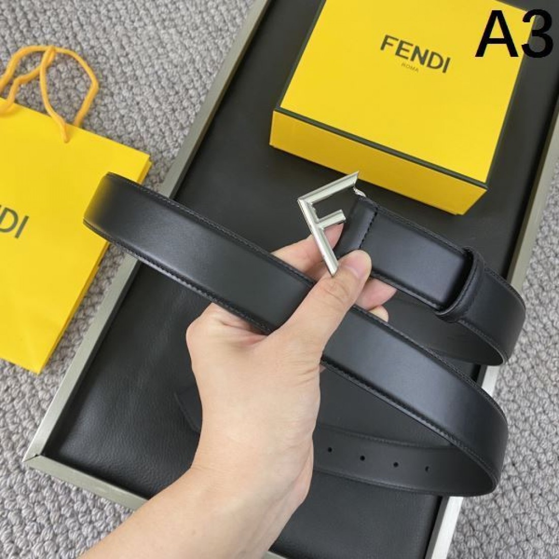 上質感あふれる FENDI ユニセックスな フェンデイ スーパー コピー ベルト