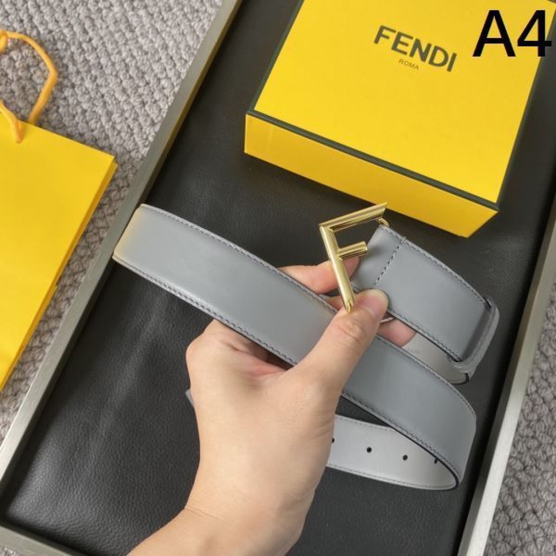 上質感あふれる FENDI ユニセックスな フェンデイ スーパー コピー ベルト