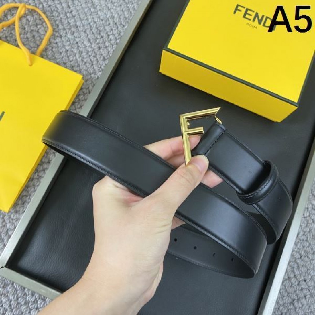 上質感あふれる FENDI ユニセックスな フェンデイ スーパー コピー ベルト