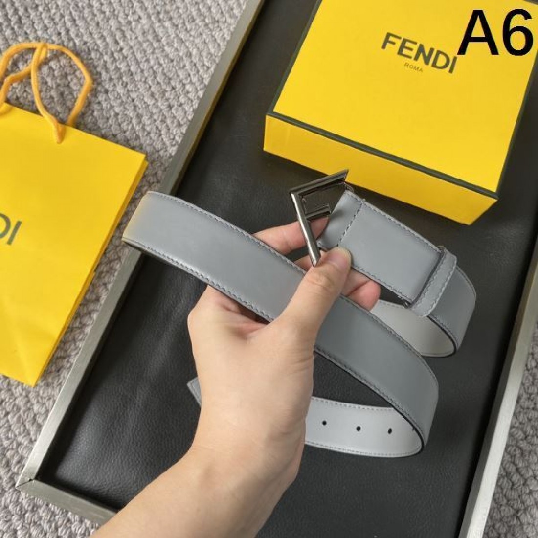 上質感あふれる FENDI ユニセックスな フェンデイ スーパー コピー ベルト
