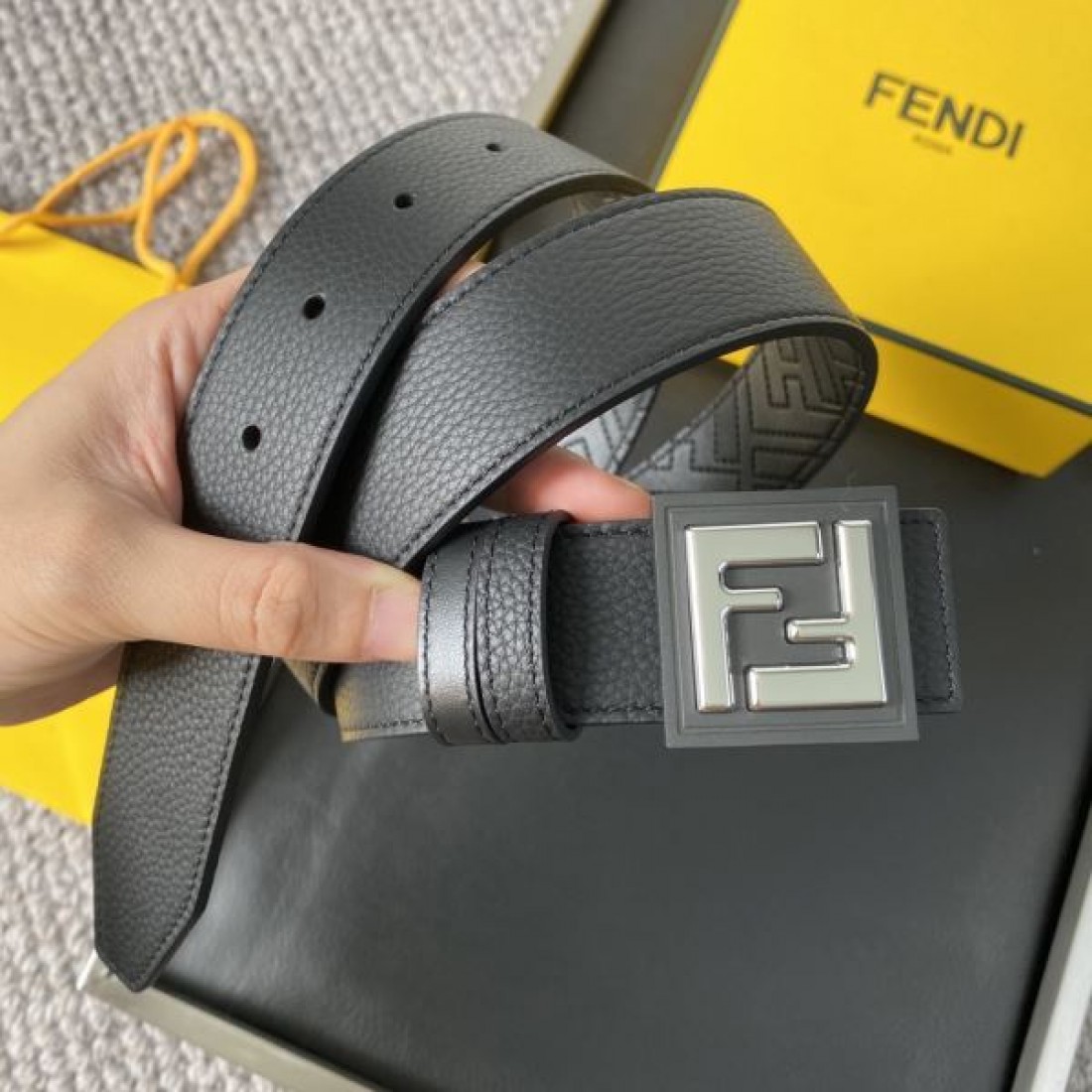 FENDI 存在感抜群 スタイリッシュ フェンデイ スーパー コピー ベルト