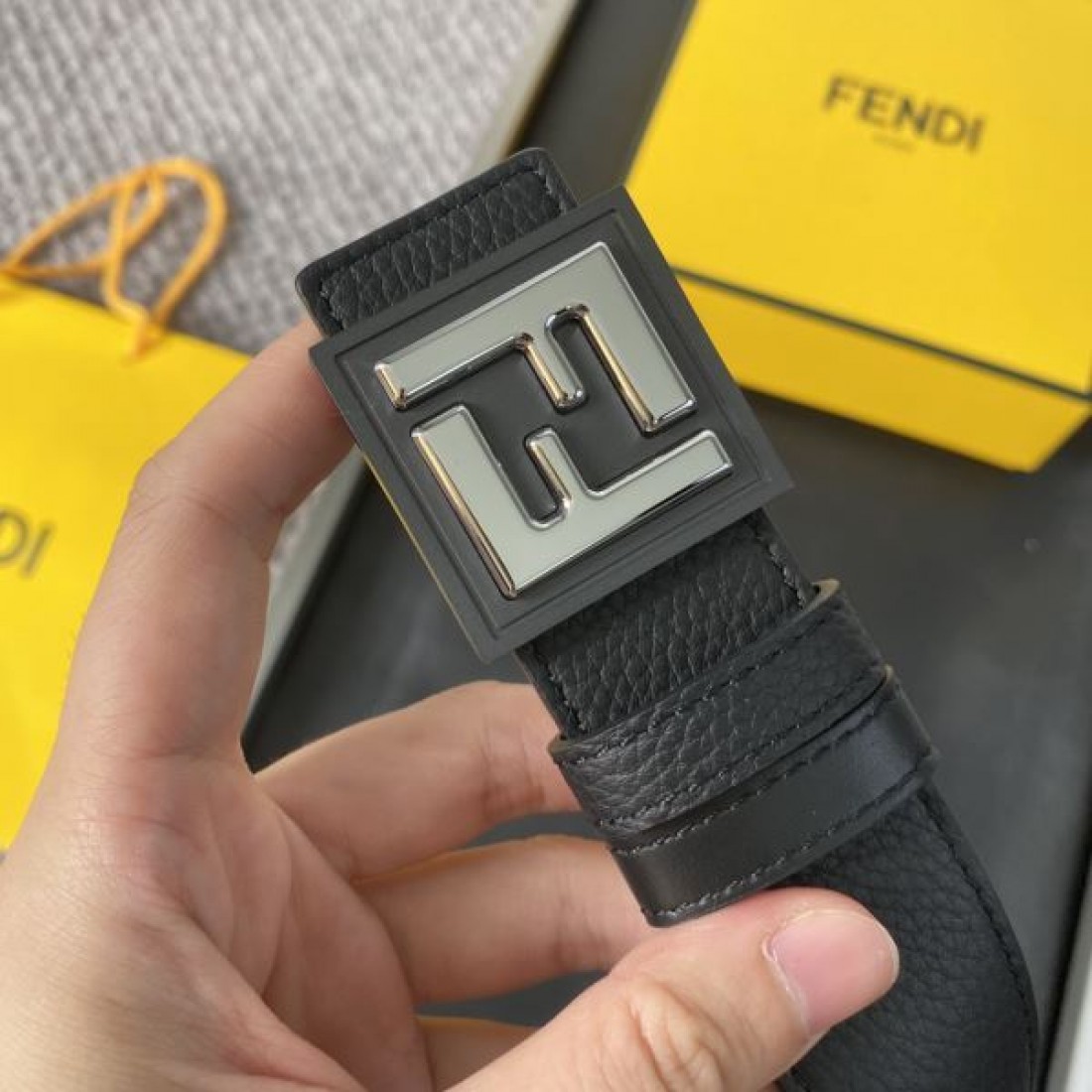 FENDI 存在感抜群 スタイリッシュ フェンデイ スーパー コピー ベルト
