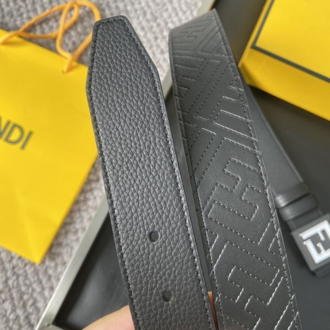 FENDI 存在感抜群 スタイリッシュ フェンデイ スーパー コピー ベルト