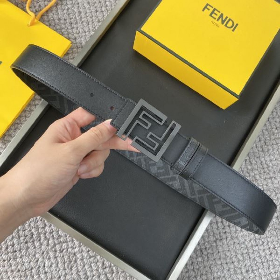 フェンデイ スーパー コピー ベルト 大人っぽい お洒落な印象 FENDI 