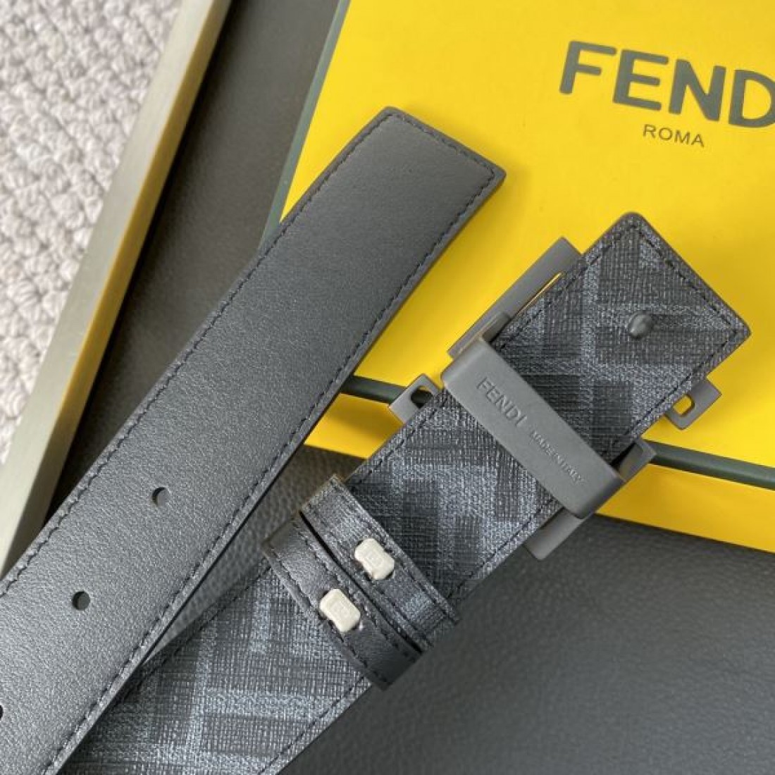フェンデイ スーパー コピー ベルト 大人っぽい お洒落な印象 FENDI 