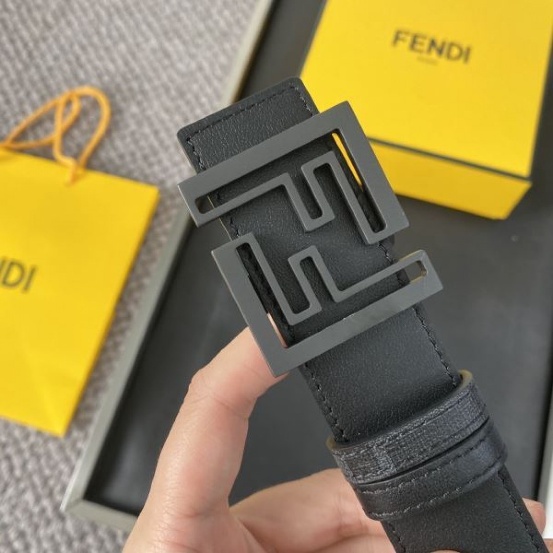フェンデイ スーパー コピー ベルト 大人っぽい お洒落な印象 FENDI 