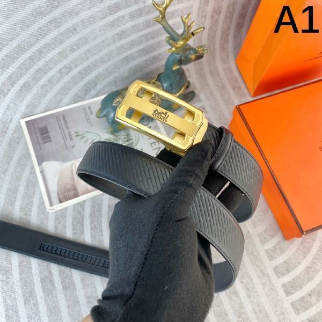 クラシックな雰囲気を纏う HERMES エルメス スーパーコピー ベルト