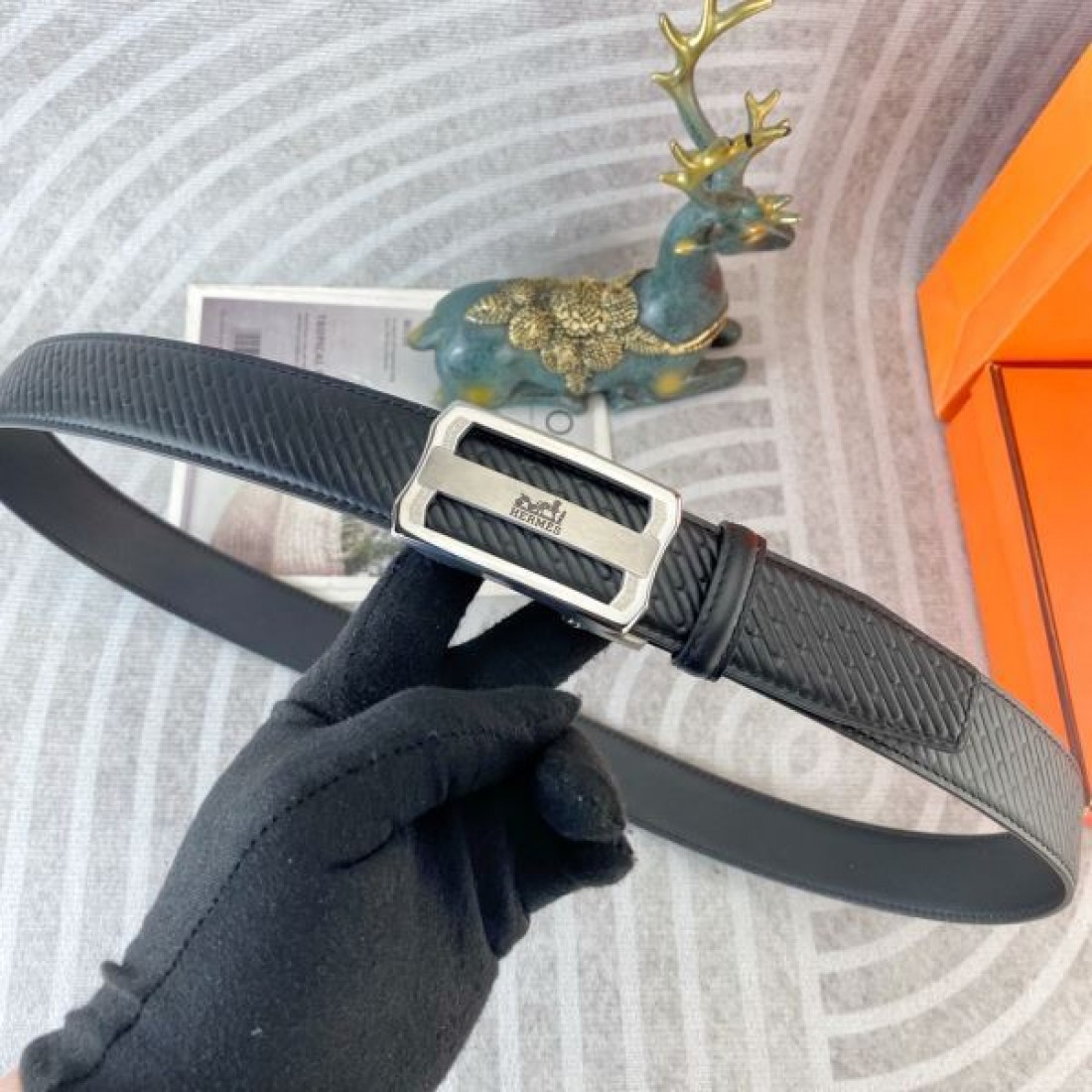  クラシックな雰囲気を纏う HERMES エルメス スーパーコピー ベルト