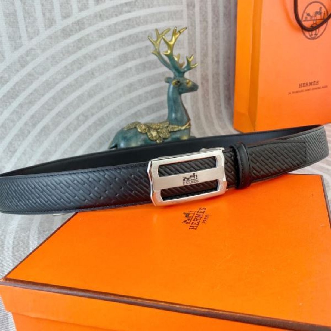  クラシックな雰囲気を纏う HERMES エルメス スーパーコピー ベルト