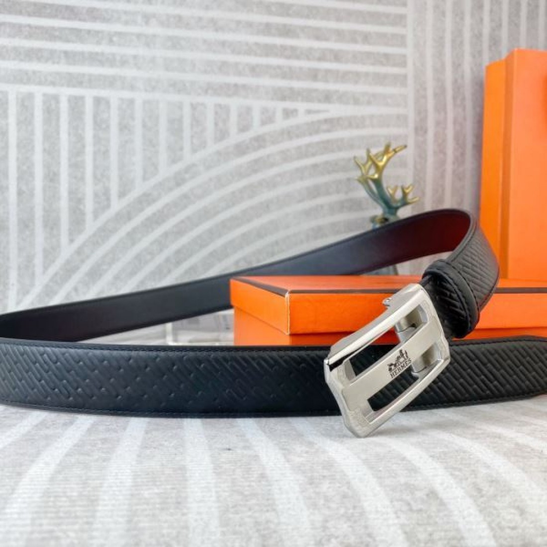  クラシックな雰囲気を纏う HERMES エルメス スーパーコピー ベルト