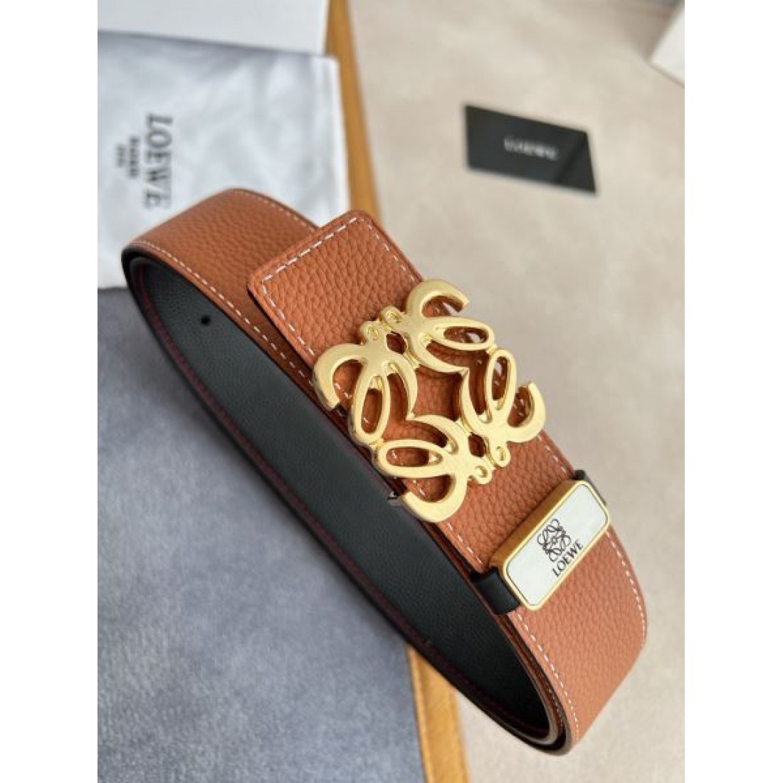 スタイリッシュな LOEWE ロエベ コピー ベルト お洒落 上品 柔らかな印象 