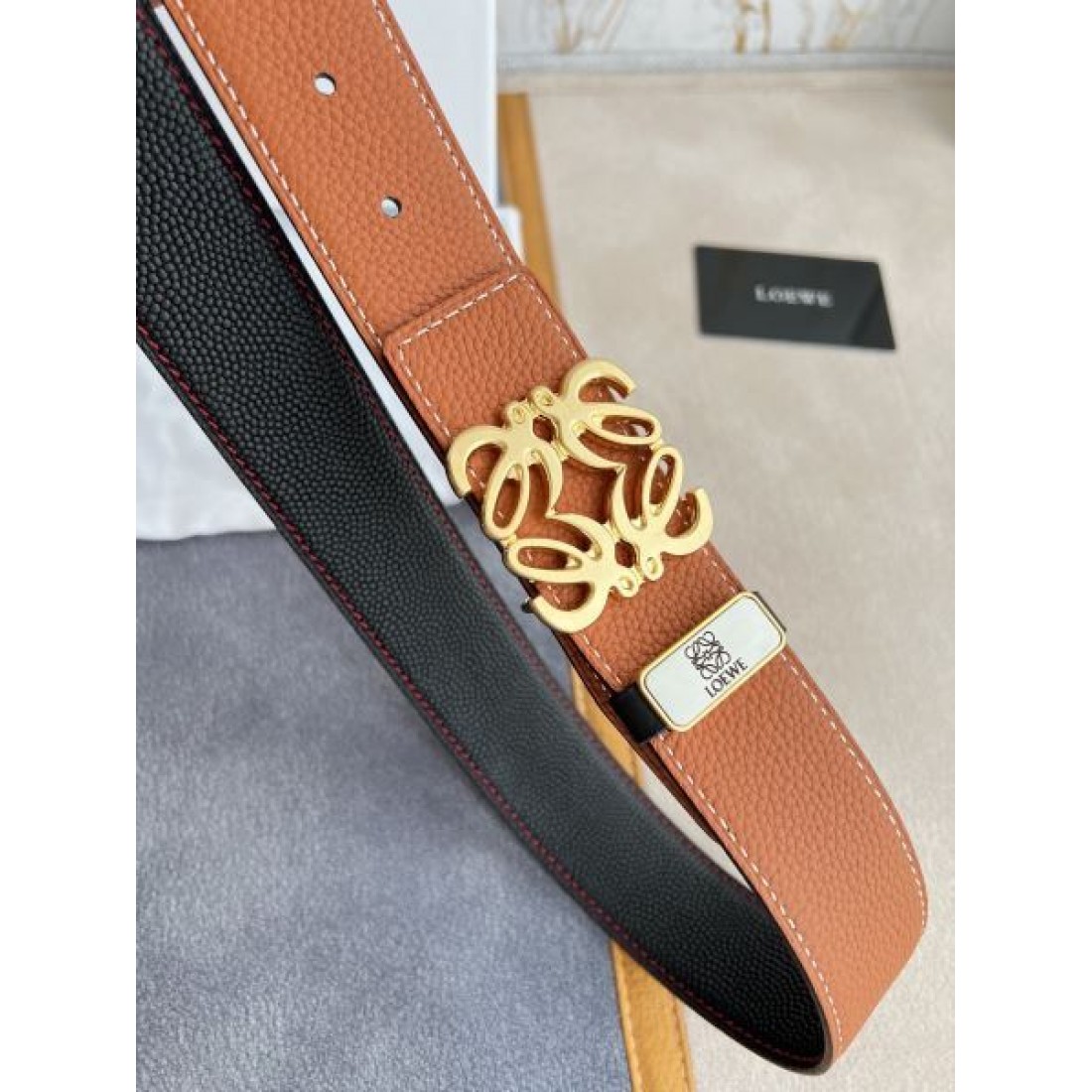 スタイリッシュな LOEWE ロエベ コピー ベルト お洒落 上品 柔らかな印象 