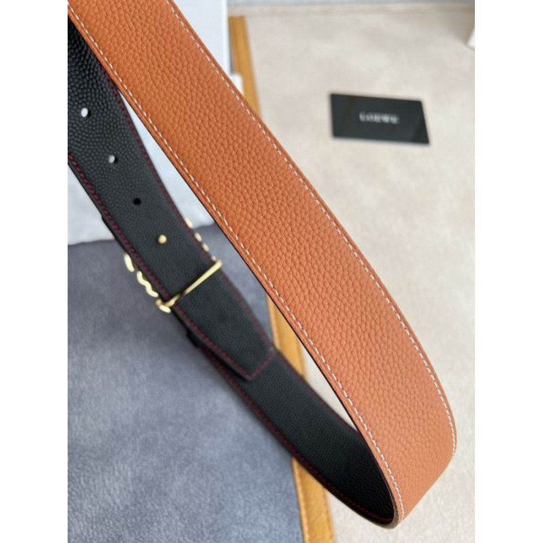 スタイリッシュな LOEWE ロエベ コピー ベルト お洒落 上品 柔らかな印象 