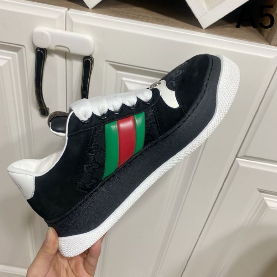 スタイリッシュな GUCCI グッチ コピー カジュアルシューズ 快適な 上質な