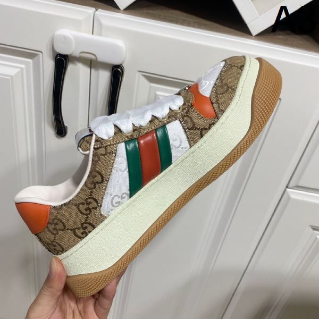 GUCCI グッチ コピー カジュアルシューズ 高品質な 軽量な かっこいい